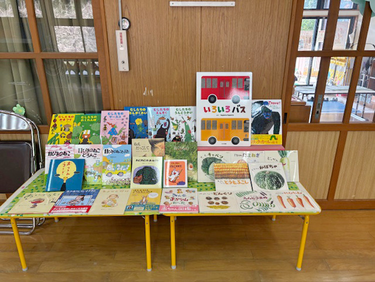 奉仕事業（絵本寄贈）