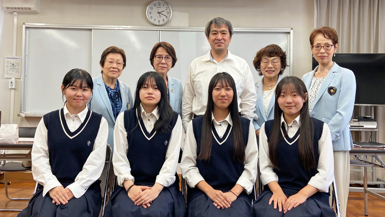 Sクラブに支援金贈呈
