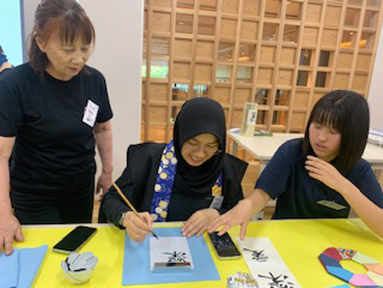 留学生交流会で中高生の夢を拓く
