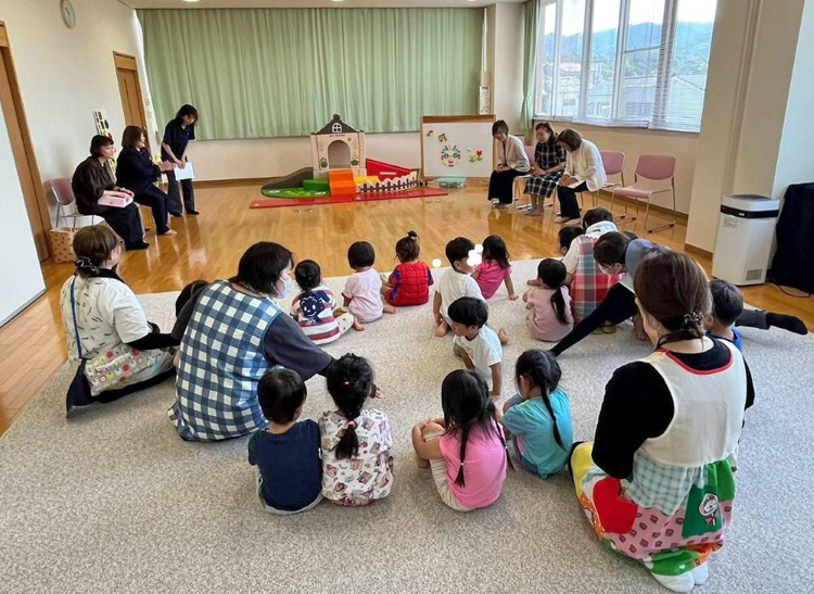 輪島市子育て支援センター遊具購入費贈呈
