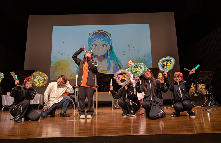 Σクラブのコンサ－トを応援する。