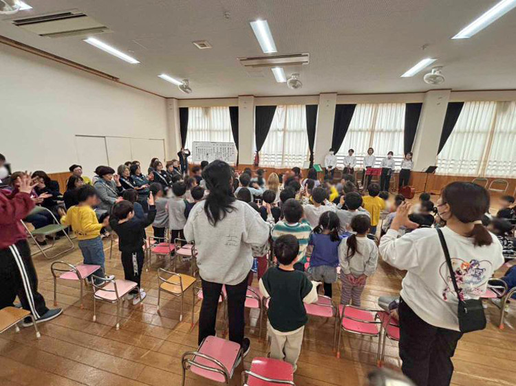 訪問演奏会を行いました