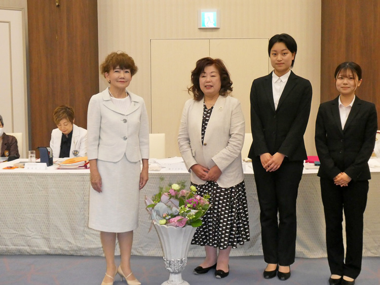 Sクラブ＆シグマソサエティへ支援金贈呈