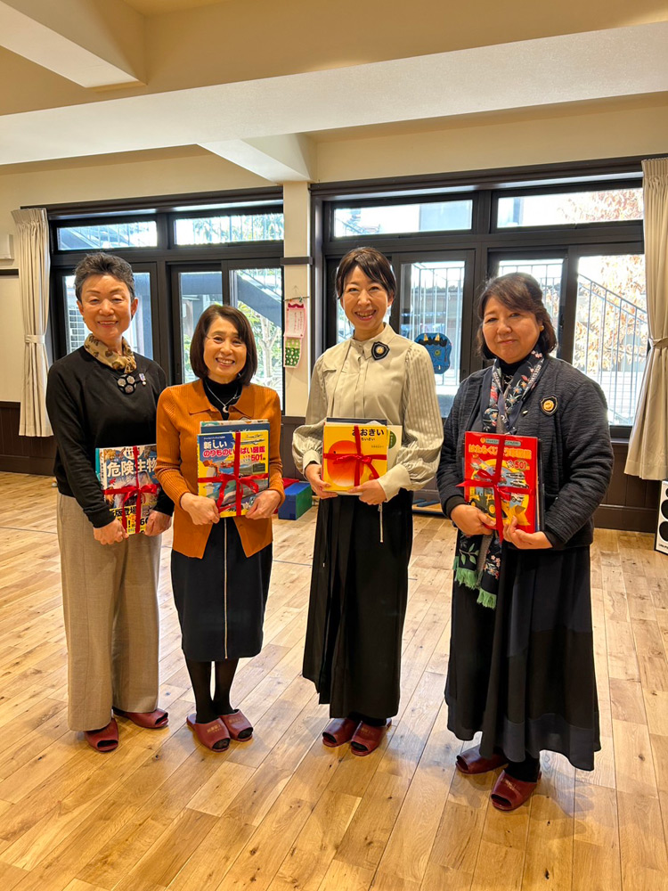 幼稚園へ絵本贈呈とおはなし会②