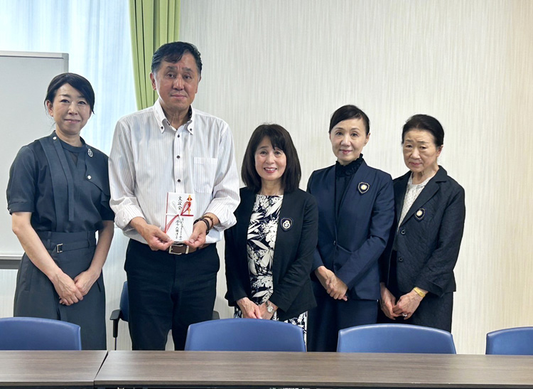 聖霊乳児院への支援金贈呈