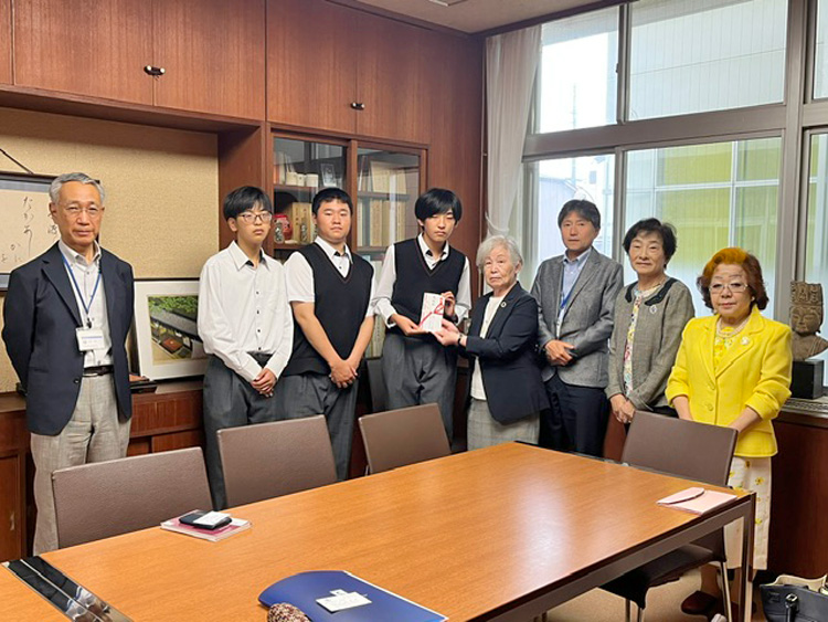 Sクラブへ支援金贈呈