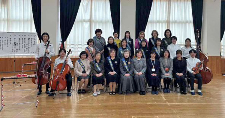 訪問演奏会を行いました