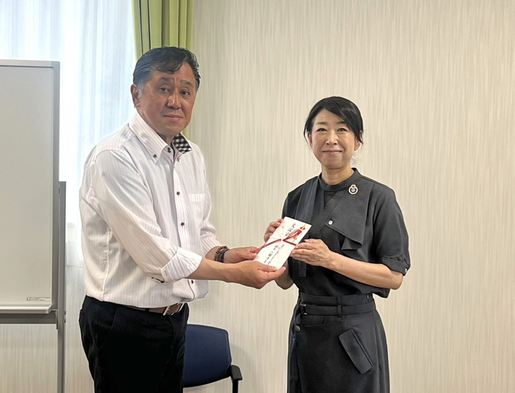 聖霊乳児院への支援金贈呈