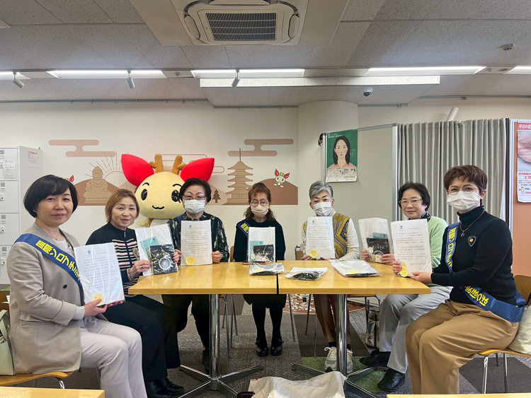 献血ルームで国際女性デー啓発活動