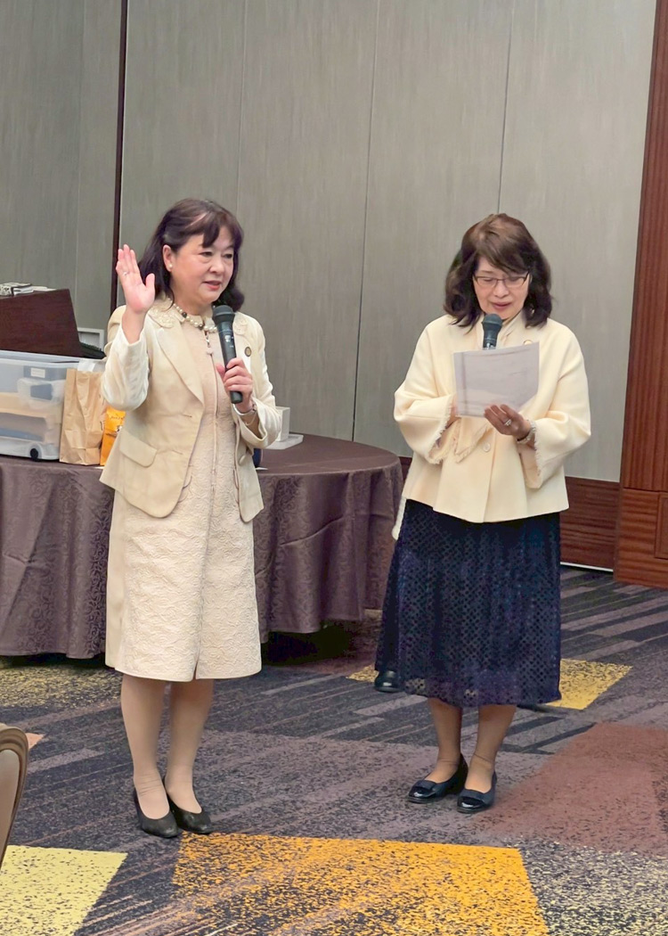 新会員2名の入会式を行いました。