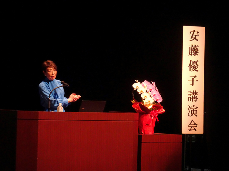 安藤優子チャリティ講演会を開催しました