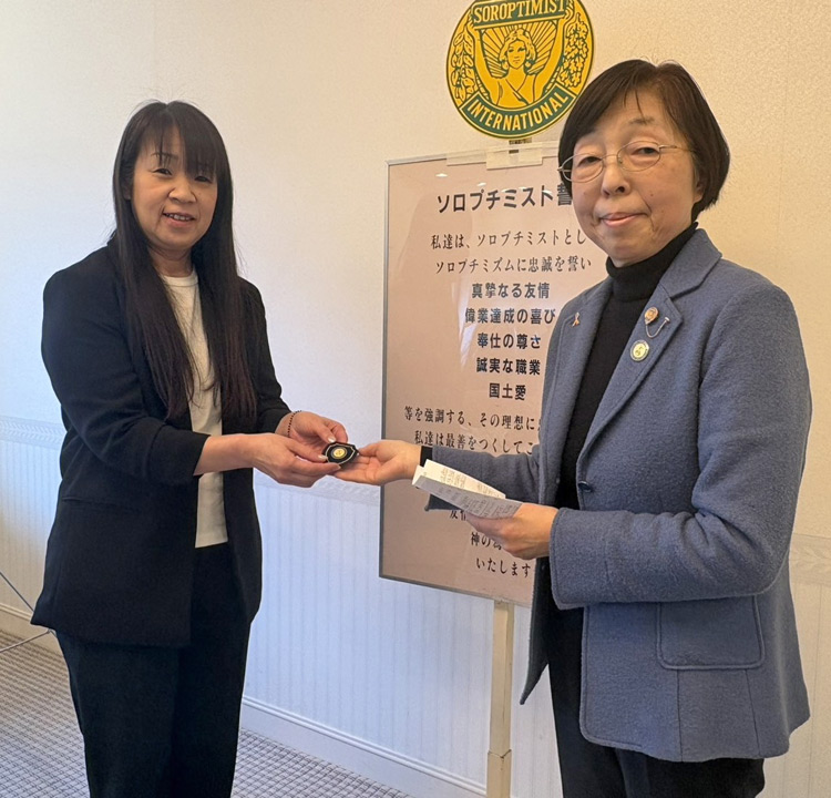 新会員の入会式を執り行いました