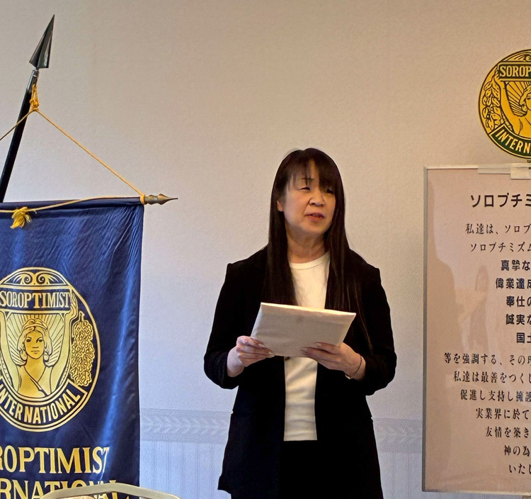 新会員の入会式を執り行いました