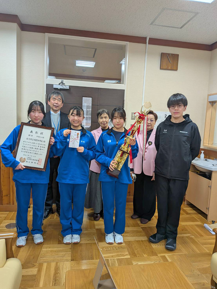 浅間中学校吹奏楽部Sクラブへお祝金贈呈