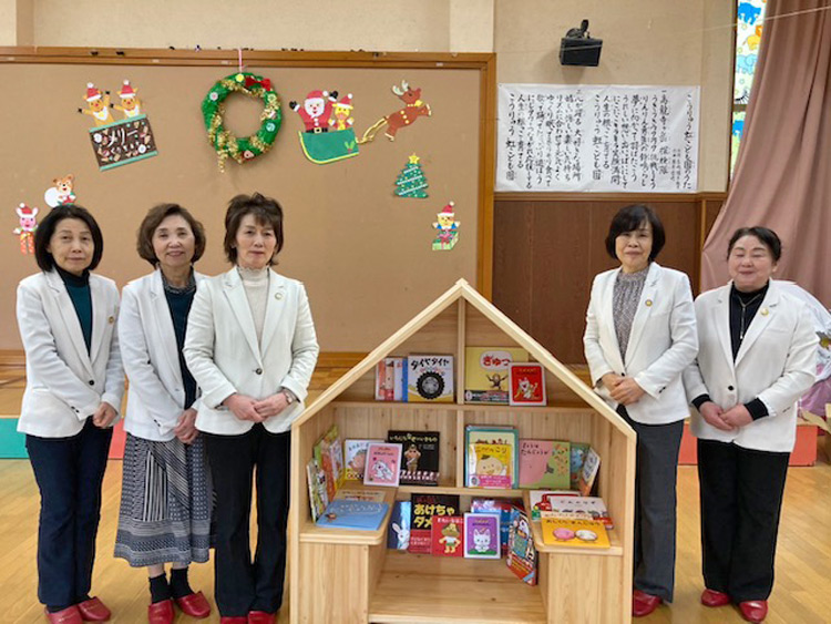 奉仕事業（絵本寄贈）