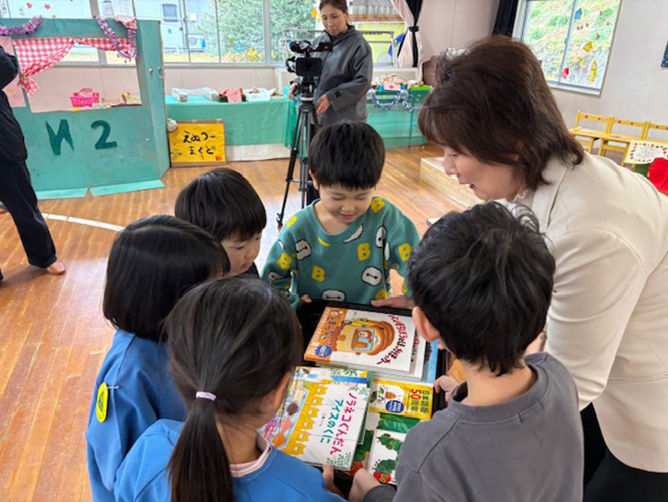 奉仕事業（絵本寄贈）