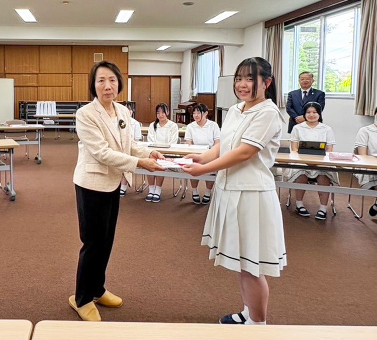 セントヨゼフ女子学園支援金贈呈式