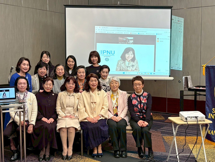 新会員2名の入会式を行いました。