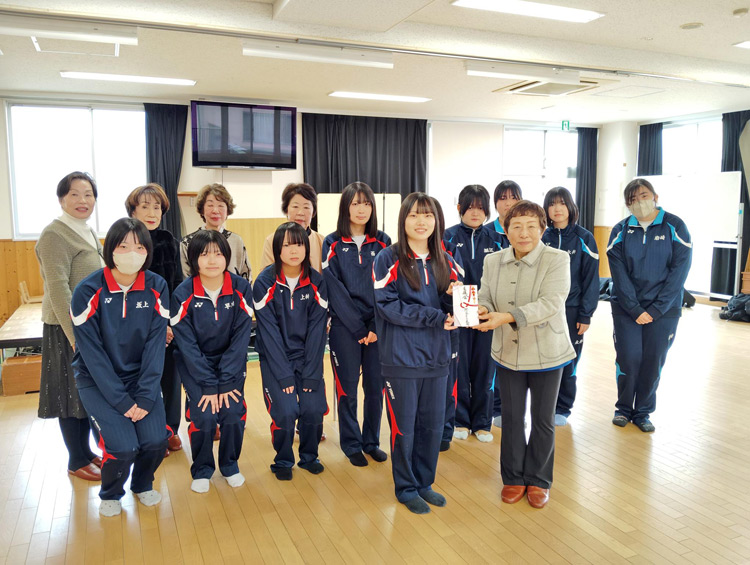 Sクラブ支援金贈呈と紙芝居の発表会