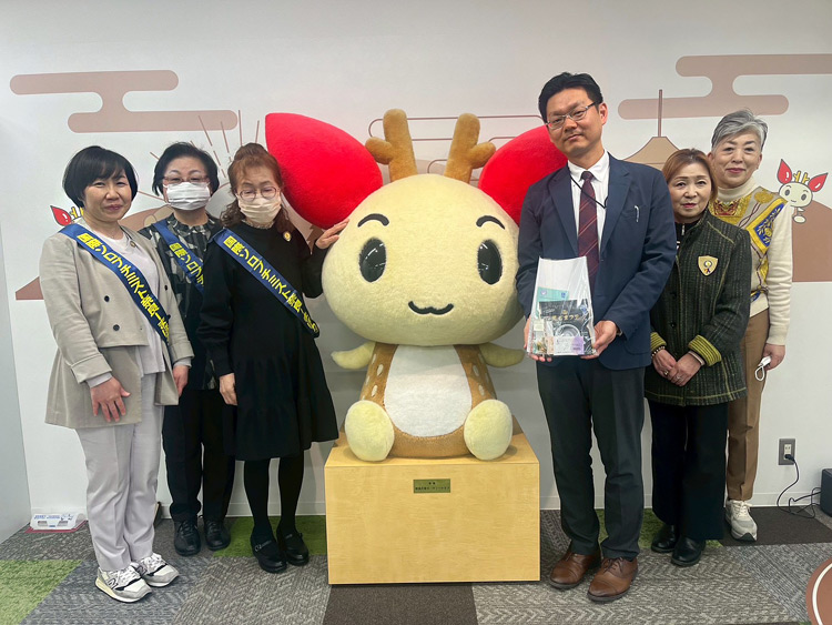 献血ルームで国際女性デー啓発活動