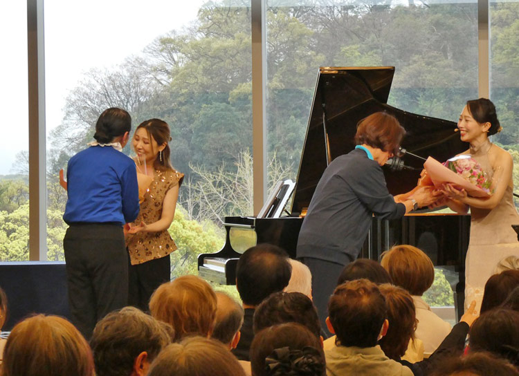 チャリティコンサート開催