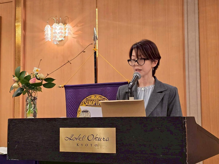 京大病院「にこにこトマト」支援金贈呈式